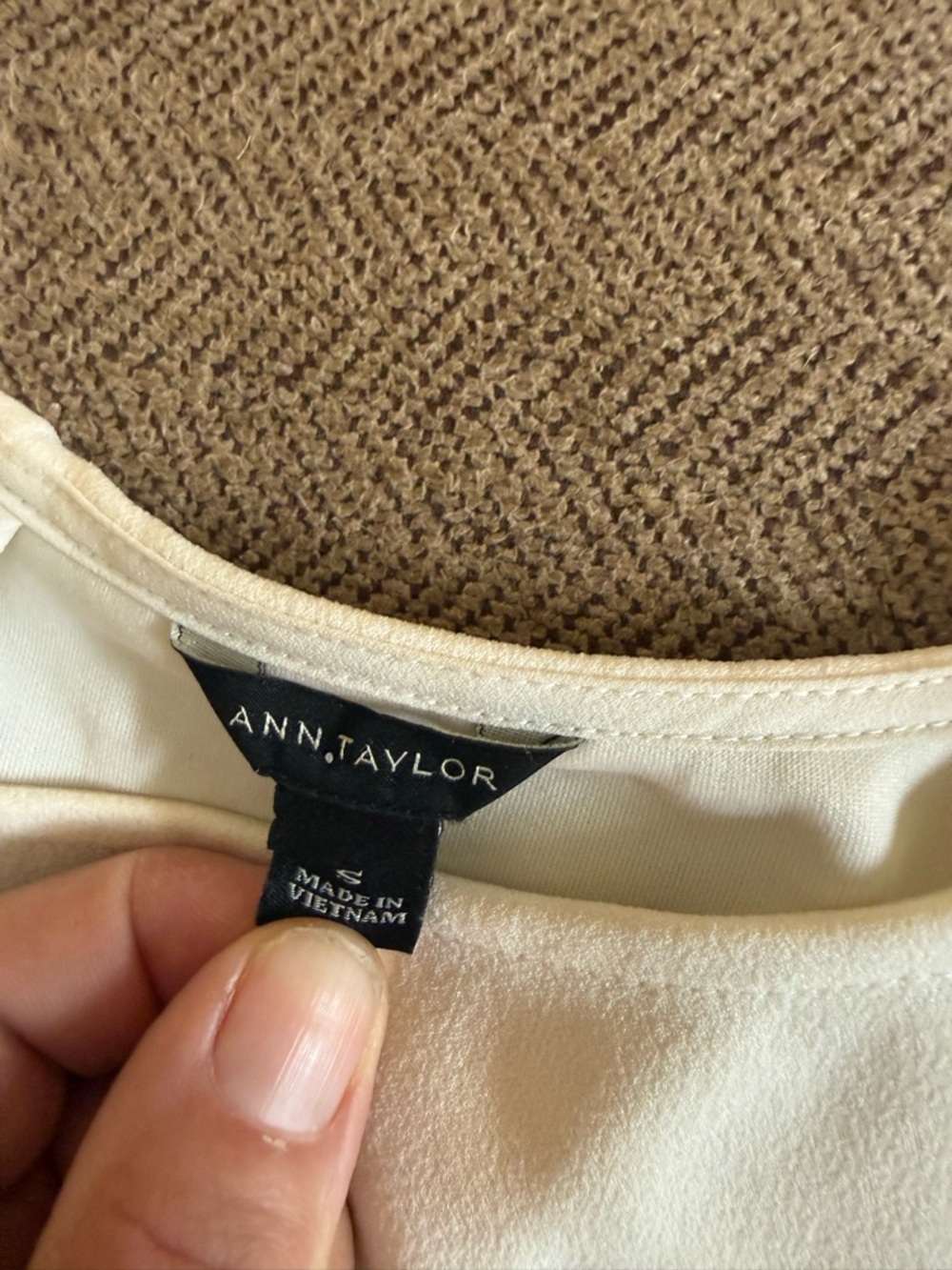 Ann Taylor White Sleeveless Shell Blouse - Picture 6 of 6